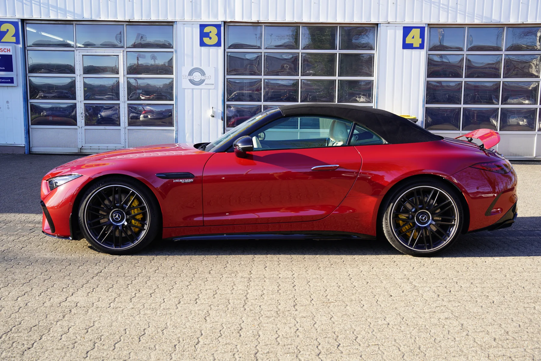 Roter Porsche 911 bei einer Fahrzeugbewertung